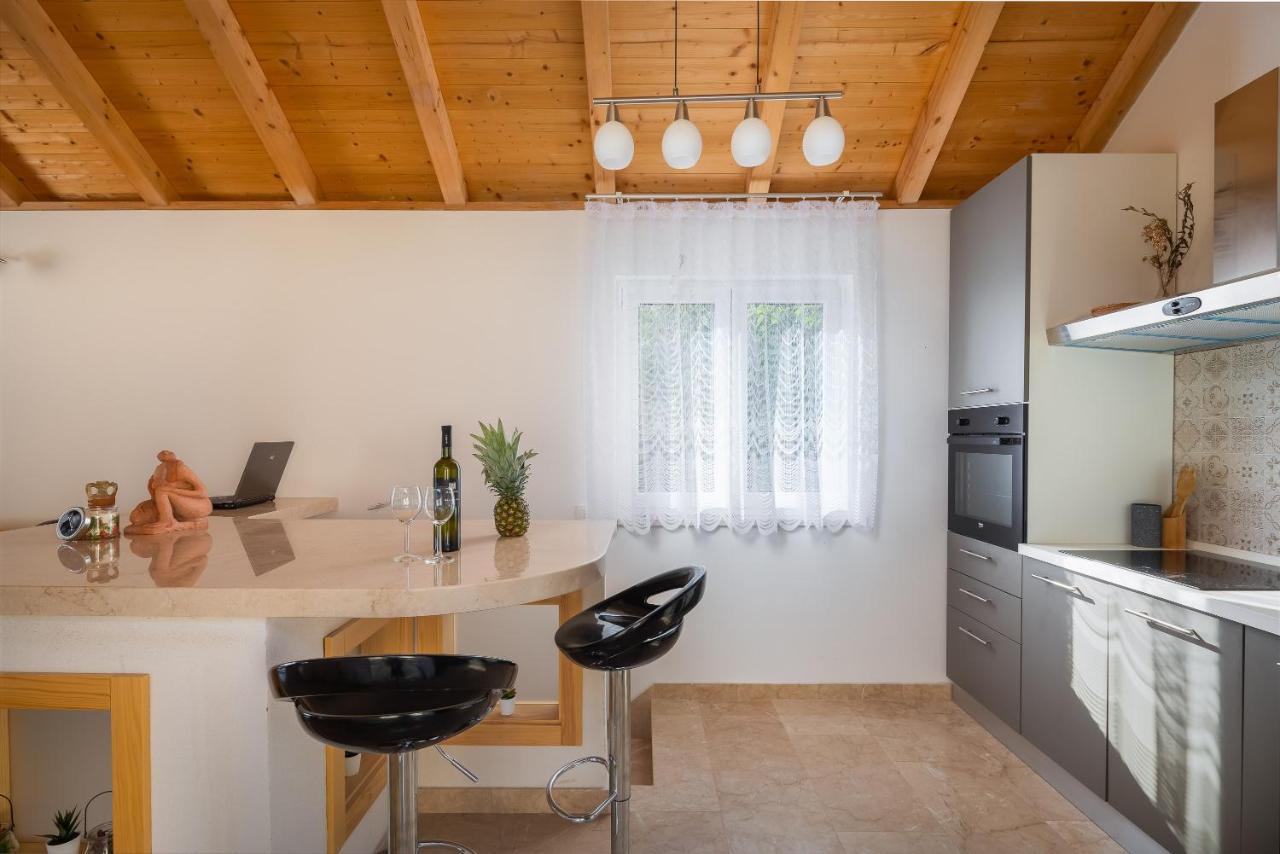 Villa Leoma With Heated Pool Marusici  外观 照片
