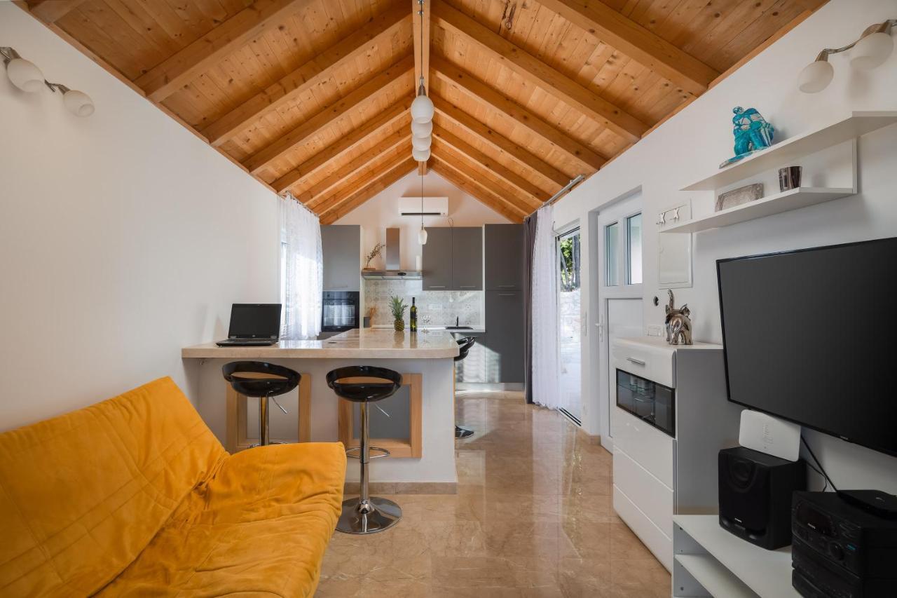 Villa Leoma With Heated Pool Marusici  外观 照片