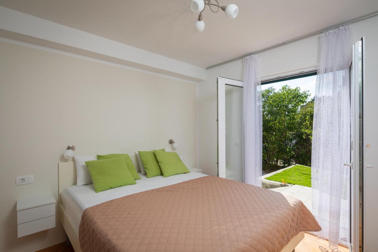 Villa Leoma With Heated Pool Marusici  外观 照片