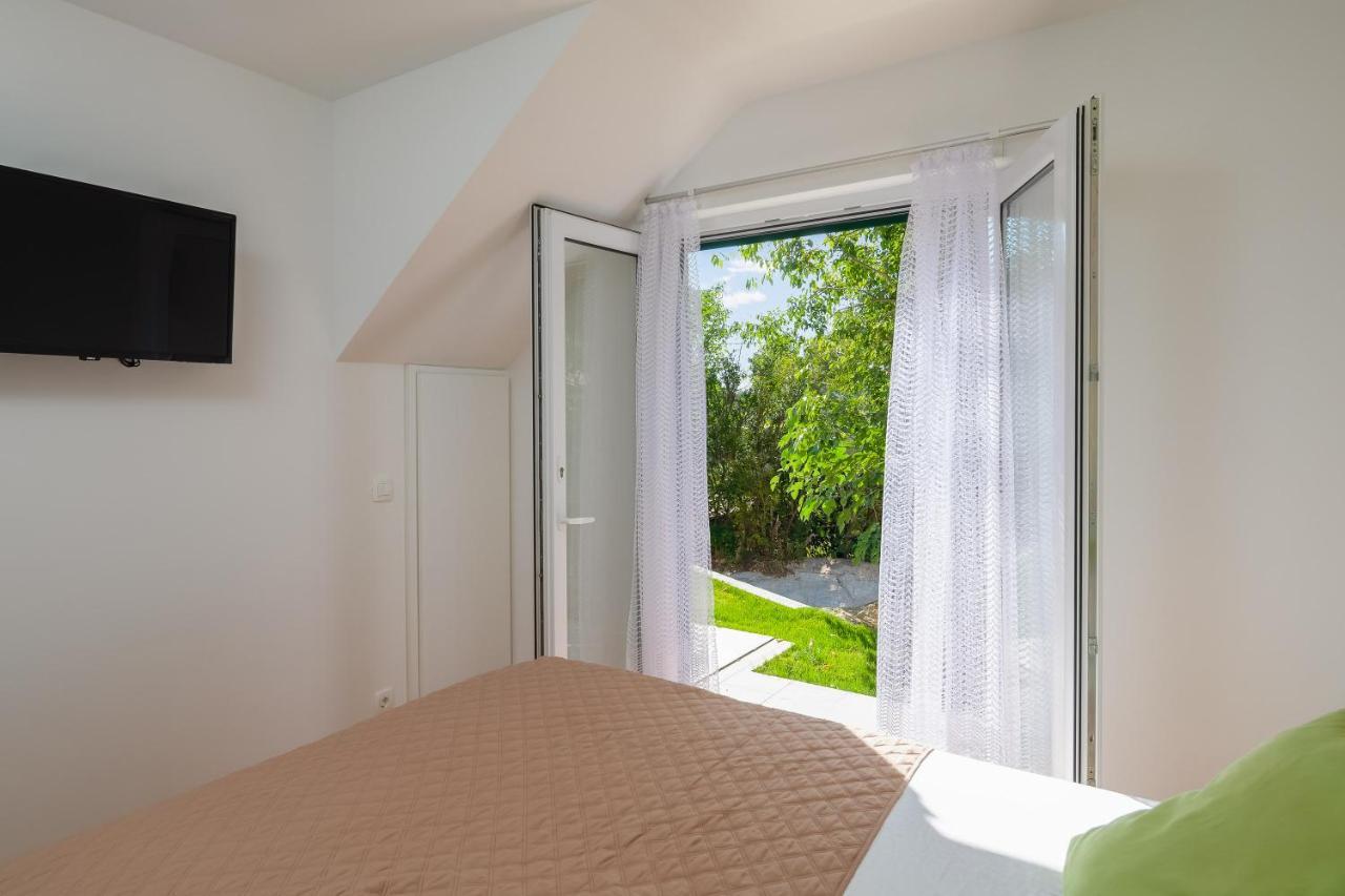 Villa Leoma With Heated Pool Marusici  外观 照片